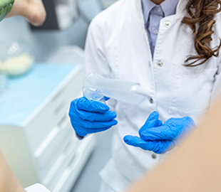 Control ginecologic anual pentru sănătatea femeii, oferit de SuperAGE by NORD