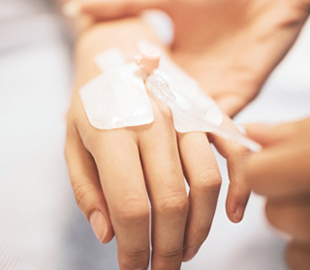 Perfuzii intravenoase pentru revitalizarea sănătății femeii, oferite de SuperAGE by NORD